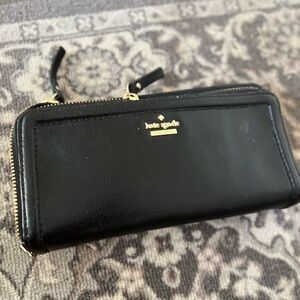 Kate spade Women Wallet , very beautiful, hold many cards, cash and coin